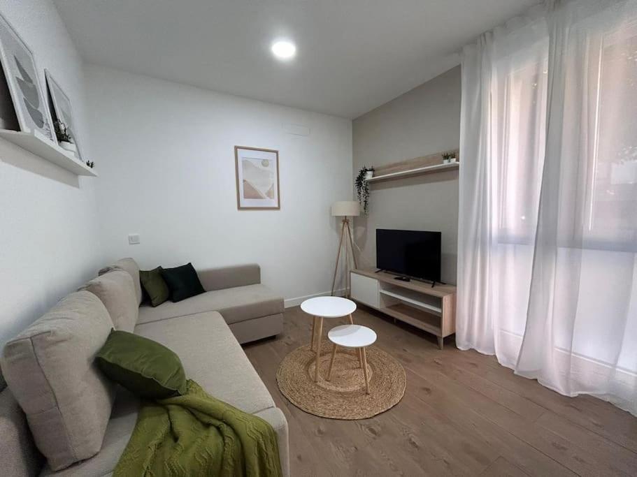Apartment Beautiful Flat In Urq2 *